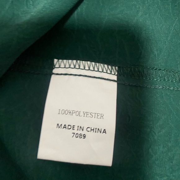 NWOT Dark Green Medium Midi Short sleeves Women Dress - Picture 3 of 6